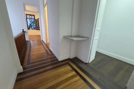 Casa à venda com 433m², 6 quartos e 3 vagas