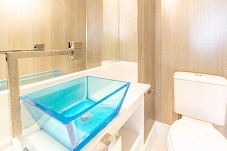 Banheiro 1 de apartamento para alugar com 2 quartos, 52m² em Tristeza, Porto Alegre