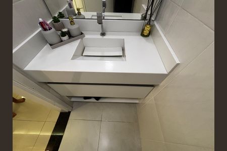 Casa de condomínio à venda com 245m², 2 quartos e 3 vagasBanheiro Social