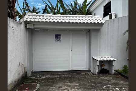 Casa de condomínio à venda com 245m², 2 quartos e 3 vagasFachada