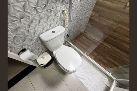 Casa de condomínio à venda com 245m², 2 quartos e 3 vagasBanheiro da Suíte 1