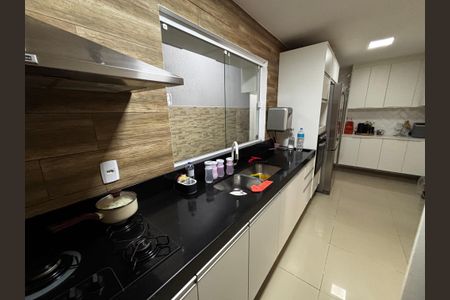 Casa de condomínio à venda com 245m², 2 quartos e 3 vagasCozinha