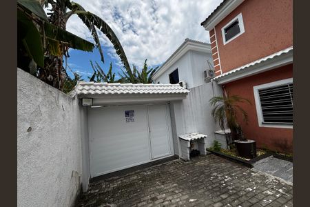 Casa de condomínio à venda com 245m², 2 quartos e 3 vagasFachada