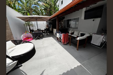 Casa de condomínio à venda com 245m², 2 quartos e 3 vagasQuintal