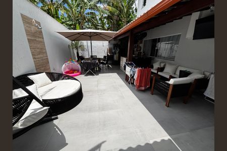 Casa de condomínio à venda com 245m², 2 quartos e 3 vagasQuintal