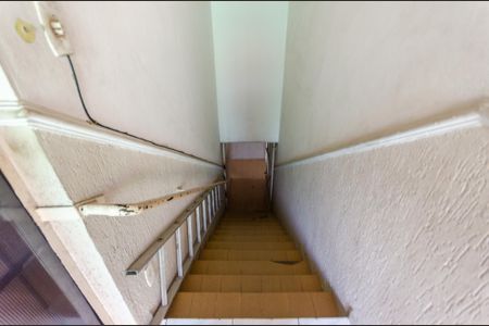 Studio para alugar com 45m², 1 quarto e sem vaga Studio para alugar com 45m², 1 quarto e sem vagaEscada