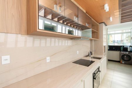 Apartamento à venda com 150m², 3 quartos e 2 vagas Apartamento à venda com 150m², 3 quartos e 2 vagasÁrea Privativa da Cozinha e Serviço