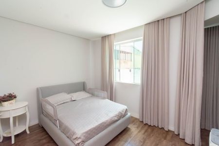 Apartamento à venda com 150m², 3 quartos e 2 vagas Apartamento à venda com 150m², 3 quartos e 2 vagasSuíte