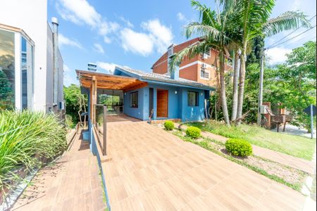 Casa de condomínio para alugar com 143m², 3 quartos e 2 vagas Casa de condomínio para alugar com 143m², 3 quartos e 2 vagasFachada