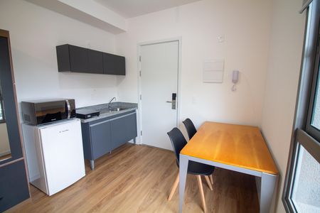 Cozinha de kitnet/studio para alugar com 1 quarto, 27m² em Santo Amaro, São Paulo