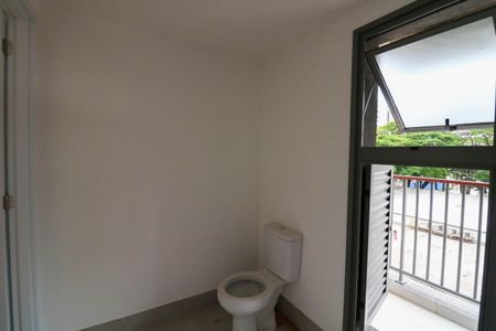 Banheiro de kitnet/studio para alugar com 1 quarto, 27m² em Santo Amaro, São Paulo