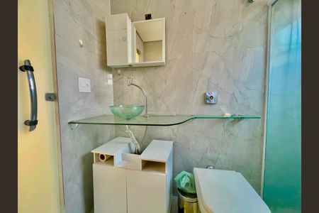 Apartamento à venda com 64m², 2 quartos e 1 vaga Apartamento à venda com 64m², 2 quartos e 1 vagaBanheiro