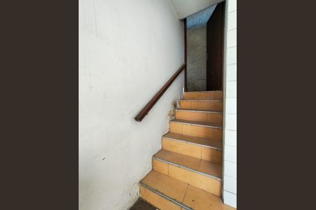 Casa para alugar com 600m², 4 quartos e 3 vagas Casa para alugar com 600m², 4 quartos e 3 vagasEscada