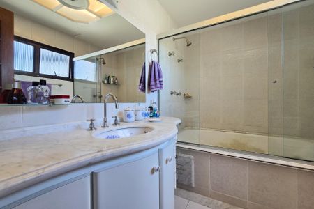 Apartamento à venda com 234m², 3 quartos e 4 vagasBanheiro - Suíte 3