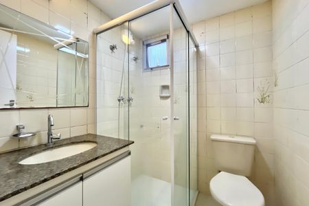 Apartamento à venda com 61m², 2 quartos e 1 vaga Apartamento à venda com 61m², 2 quartos e 1 vagaBanheiro da Suíte