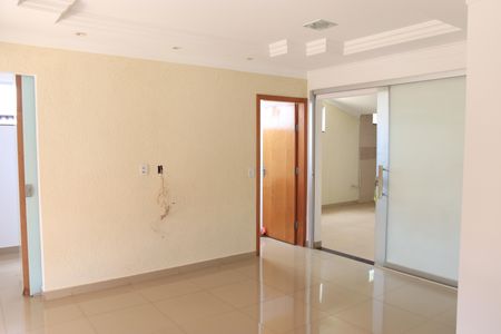 Casa de condomínio para alugar com 225m², 3 quartos e 3 vagasSala