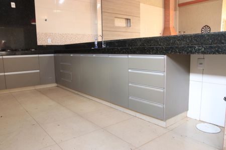 Casa de condomínio para alugar com 225m², 3 quartos e 3 vagasCozinha