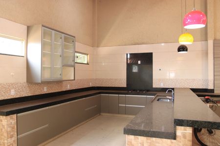 Casa de condomínio para alugar com 225m², 3 quartos e 3 vagasCozinha