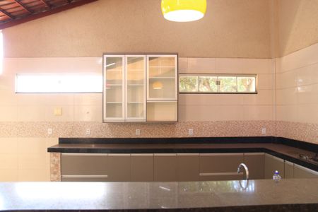 Casa de condomínio para alugar com 225m², 3 quartos e 3 vagasCozinha