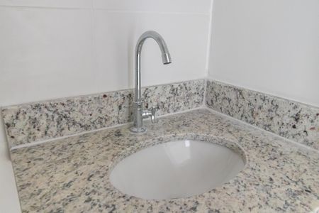 Apartamento à venda com 57m², 2 quartos e 1 vaga Apartamento à venda com 57m², 2 quartos e 1 vagaBanheiro