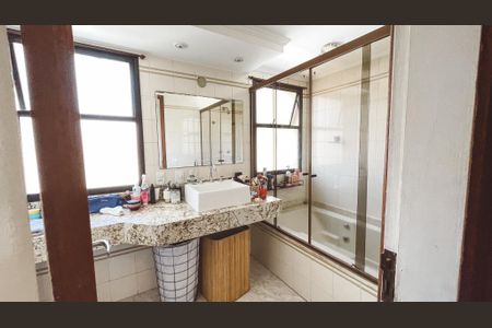 Apartamento à venda com 128m², 4 quartos e 2 vagasBanheiro da Suíte