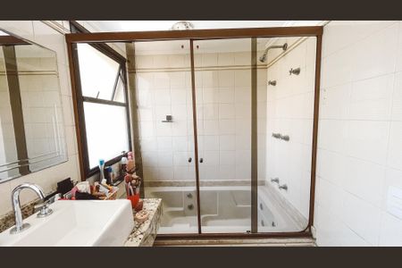 Apartamento à venda com 128m², 4 quartos e 2 vagasBanheiro da Suíte