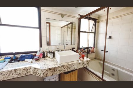 Apartamento à venda com 128m², 4 quartos e 2 vagasBanheiro da Suíte