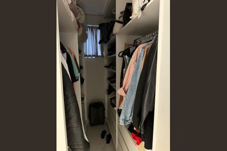 Casa à venda com 230m², 4 quartos e 2 vagasCloset