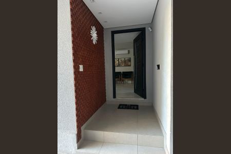 Casa à venda com 230m², 4 quartos e 2 vagasEntrada da casa 