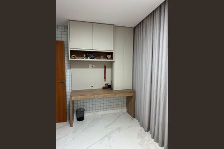 Casa à venda com 230m², 4 quartos e 2 vagasQuarto 