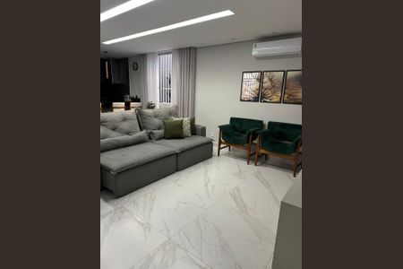 Casa à venda com 230m², 4 quartos e 2 vagasSala 