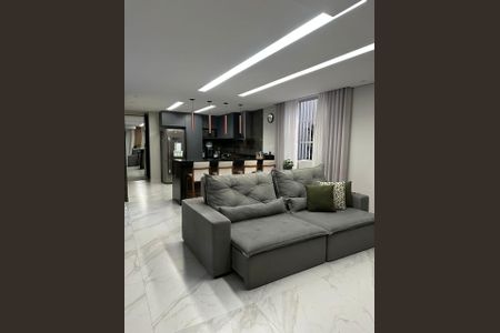 Casa à venda com 230m², 4 quartos e 2 vagasSala 