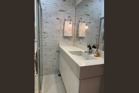 Casa à venda com 230m², 4 quartos e 2 vagasBanheiro 