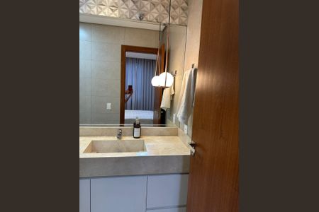 Casa à venda com 230m², 4 quartos e 2 vagasBanheiro 