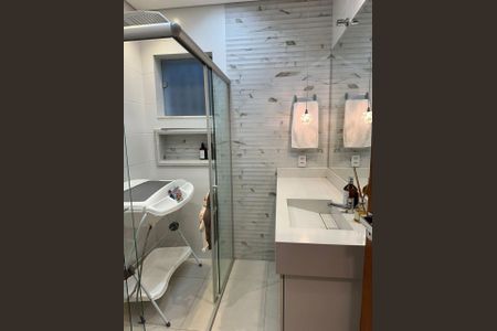 Casa à venda com 230m², 4 quartos e 2 vagasBanheiro 