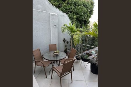 Casa à venda com 230m², 4 quartos e 2 vagasVaranda 