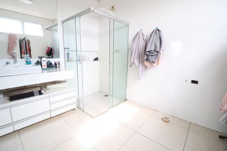 Casa para alugar com 370m², 5 quartos e 3 vagasBanheiro do Quarto 4