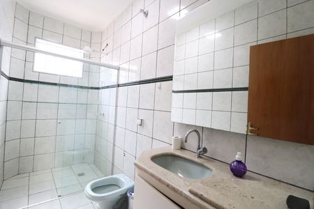 Casa para alugar com 370m², 5 quartos e 3 vagasBanheiro do Quarto 1