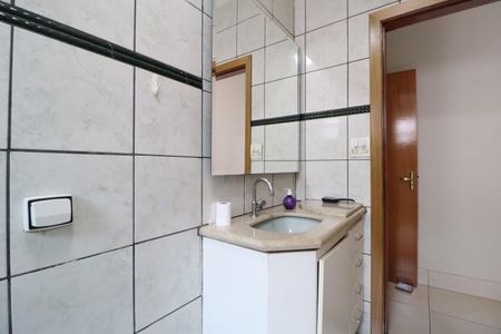 Casa para alugar com 370m², 5 quartos e 3 vagasBanheiro do Quarto 1