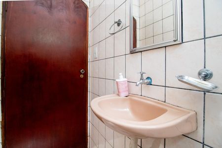 Casa à venda com 300m², 3 quartos e 2 vagasLavabo