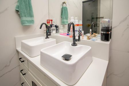 Casa à venda com 300m², 3 quartos e 2 vagasBanheiro da Suíte