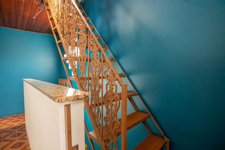 Casa à venda com 300m², 3 quartos e 2 vagasEscadas de acesso quartos