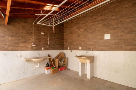 Casa à venda com 300m², 3 quartos e 2 vagasÁrea de Serviço