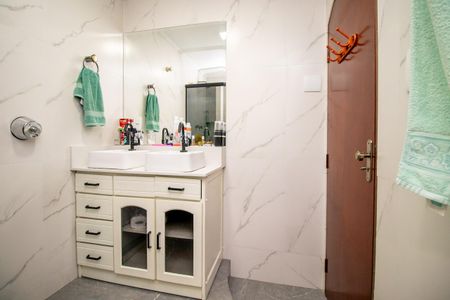 Casa à venda com 300m², 3 quartos e 2 vagasBanheiro da Suíte