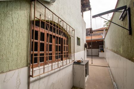 Casa à venda com 300m², 3 quartos e 2 vagasCorredor lateral