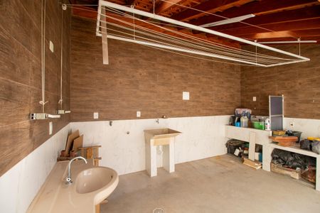 Casa à venda com 300m², 3 quartos e 2 vagasÁrea de Serviço