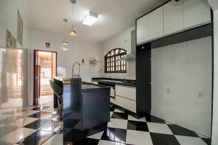 Casa à venda com 300m², 3 quartos e 2 vagasCozinha