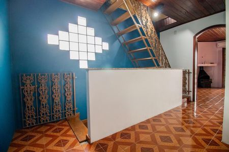 Casa à venda com 300m², 3 quartos e 2 vagasEscadas de acesso quartos