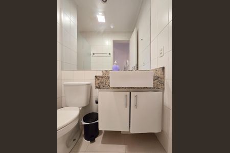 Apartamento à venda com 94m², 2 quartos e 2 vagasBanheiro Social