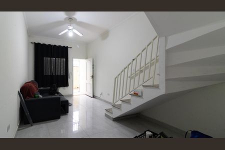 Sala de casa de condomínio à venda com 2 quartos, 85m² em Vila Araguaia, São Paulo